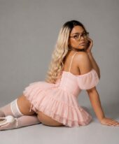 Sienna, 23